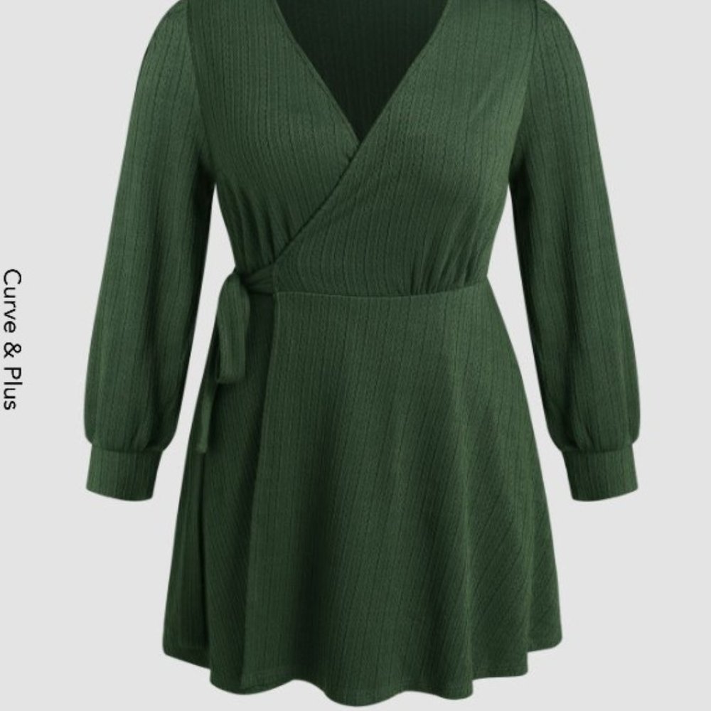Curve & Plus Solid V-neck Belted Short Dress